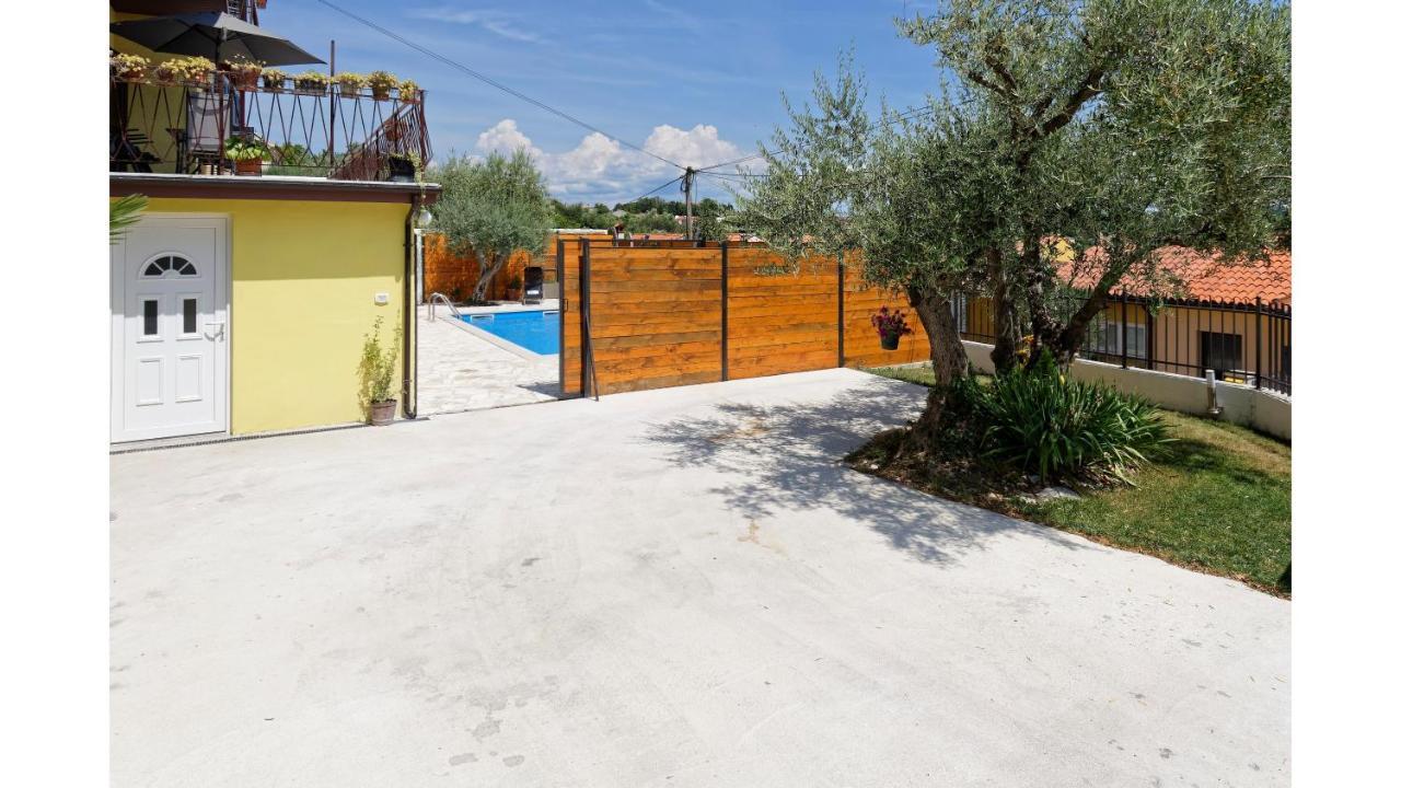 Holiday Home Vlady By Rent Istria Buje Exterior photo